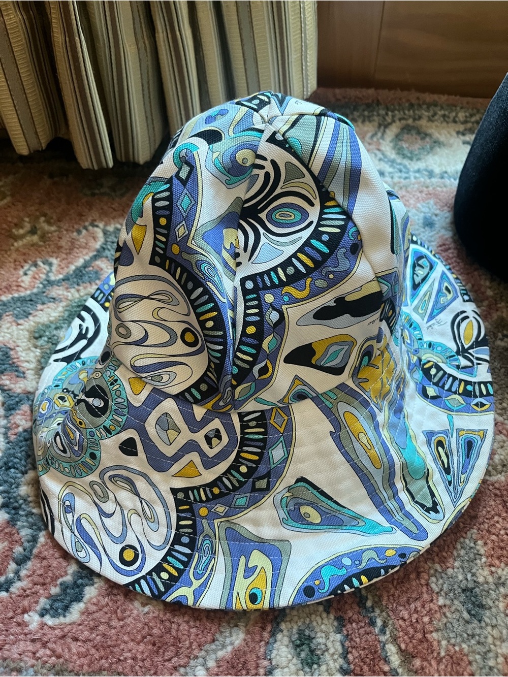 Vintage Pucci hat in a signature Paisley, print with the logo woven throughout - Picture 4 of 8